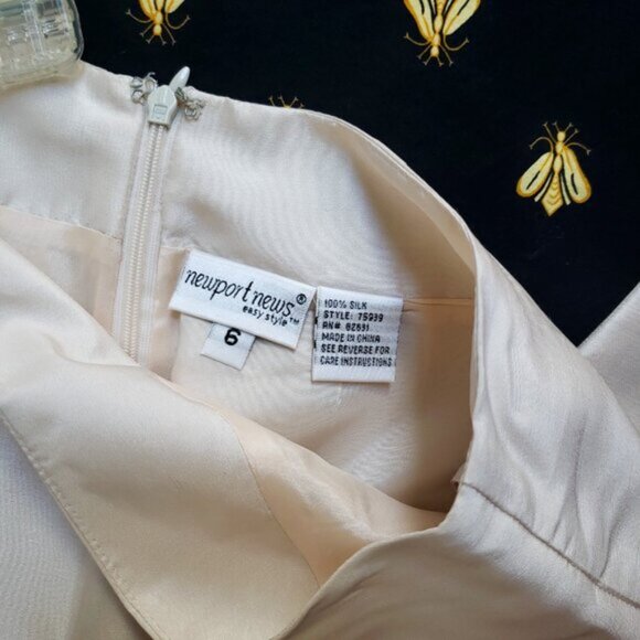 Vintage Newport News 100% Silk Off white 2 pc. Pantsuit - Picture 9 of 10